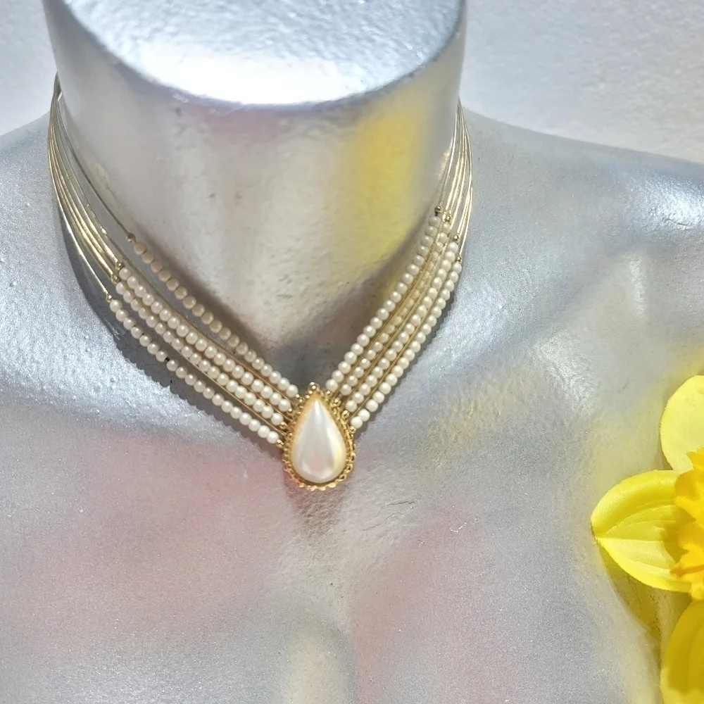 SET NECKLACE AND BRACELET GOLD COLOR